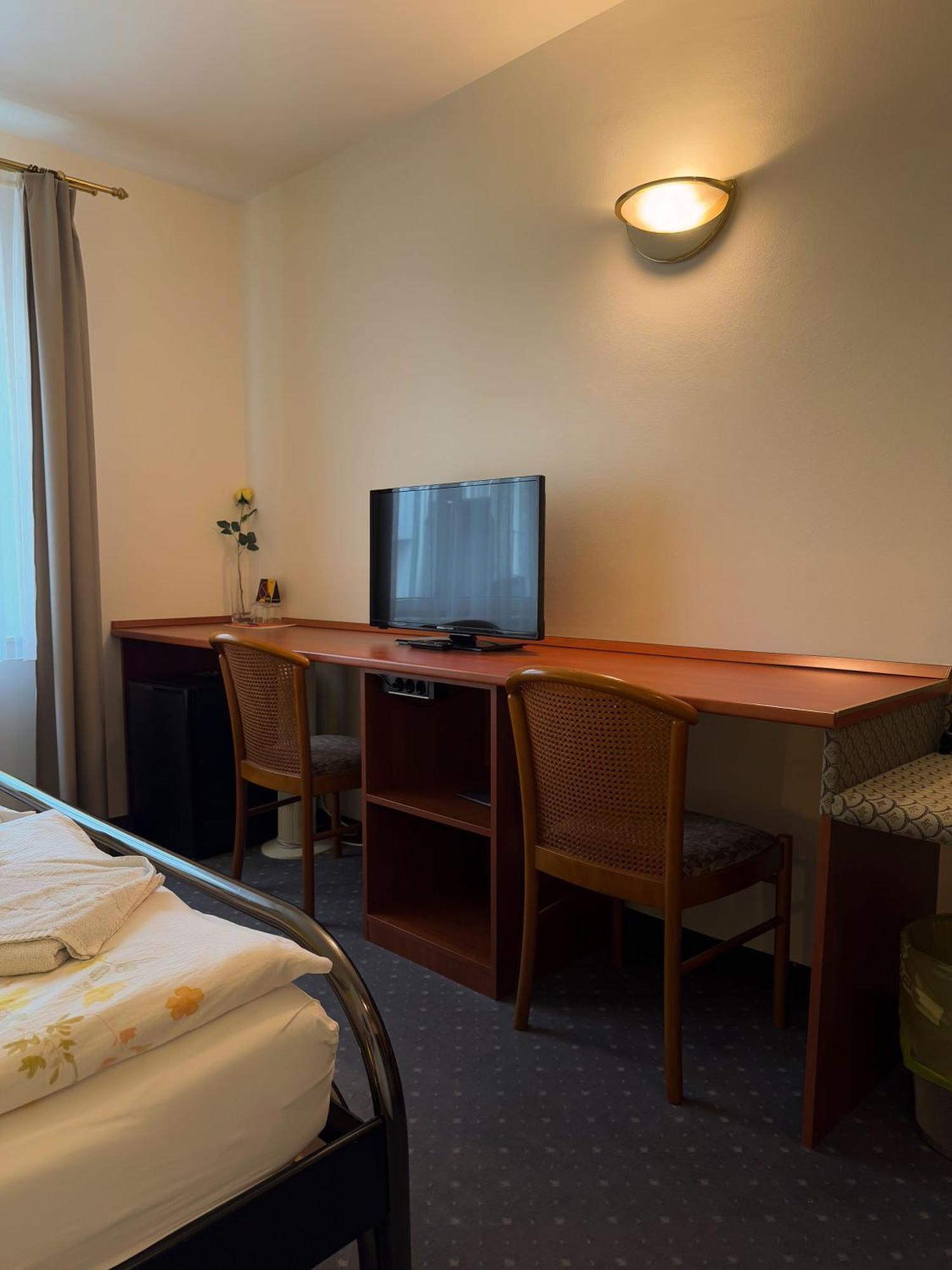 Pension Erlaa Vienna Exterior photo