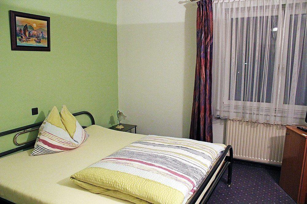 Pension Erlaa Vienna Exterior photo