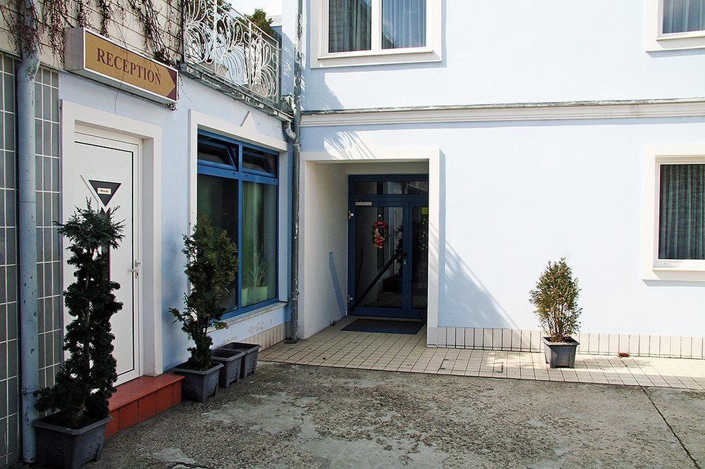 Pension Erlaa Vienna Exterior photo